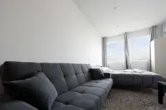 536658100