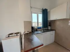 608472477